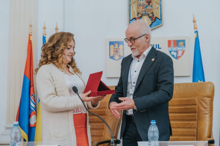 Honorary awards given to Pentti Lemmetyinen and Staffan Lindqvist in Romania